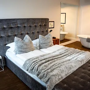 Tiszavirag Hotel