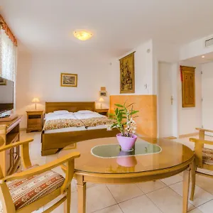 Kata Panzio Bed & Breakfast